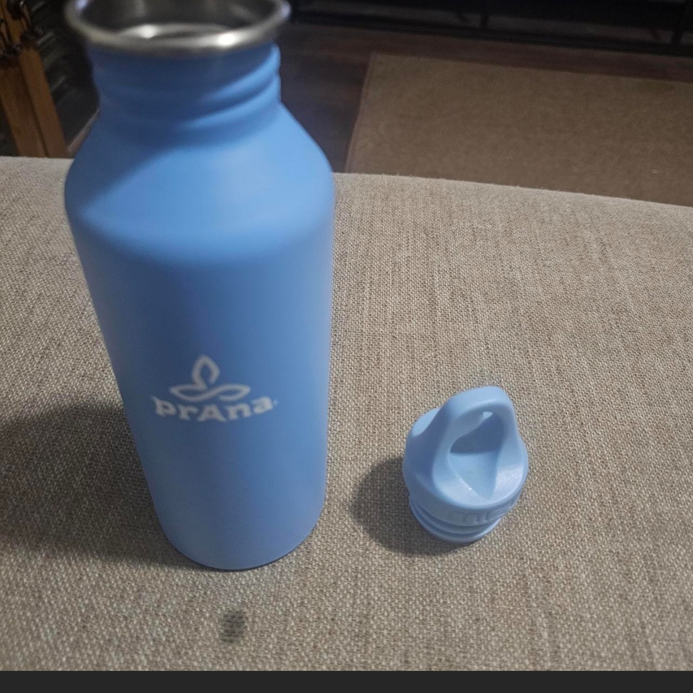 Prana Light Blue Sustainable Bottle - Picture 3 of 4